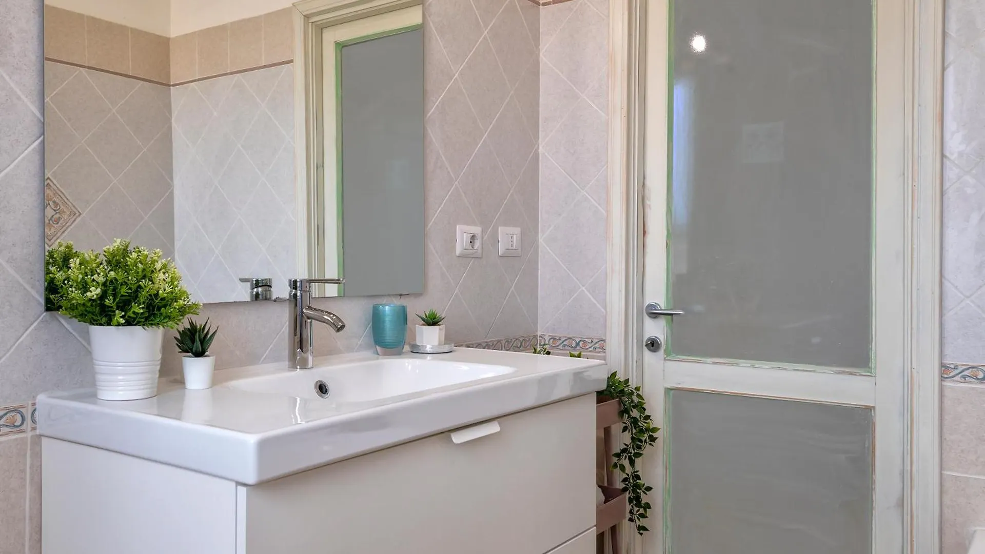 Sardinia Re - Emerald House Sassari